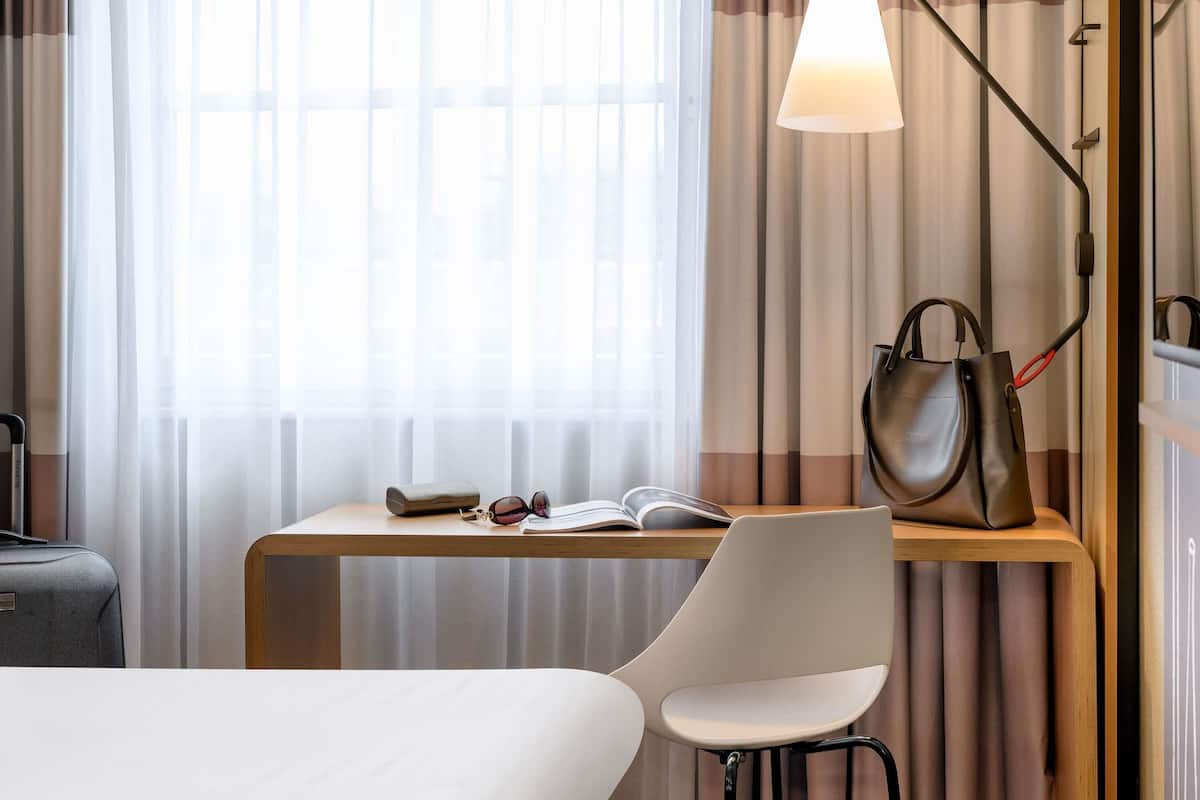 Standardzimmer, 1 Doppelbett | Schreibtisch, Verdunkelungsvorhänge, schallisolierte Zimmer