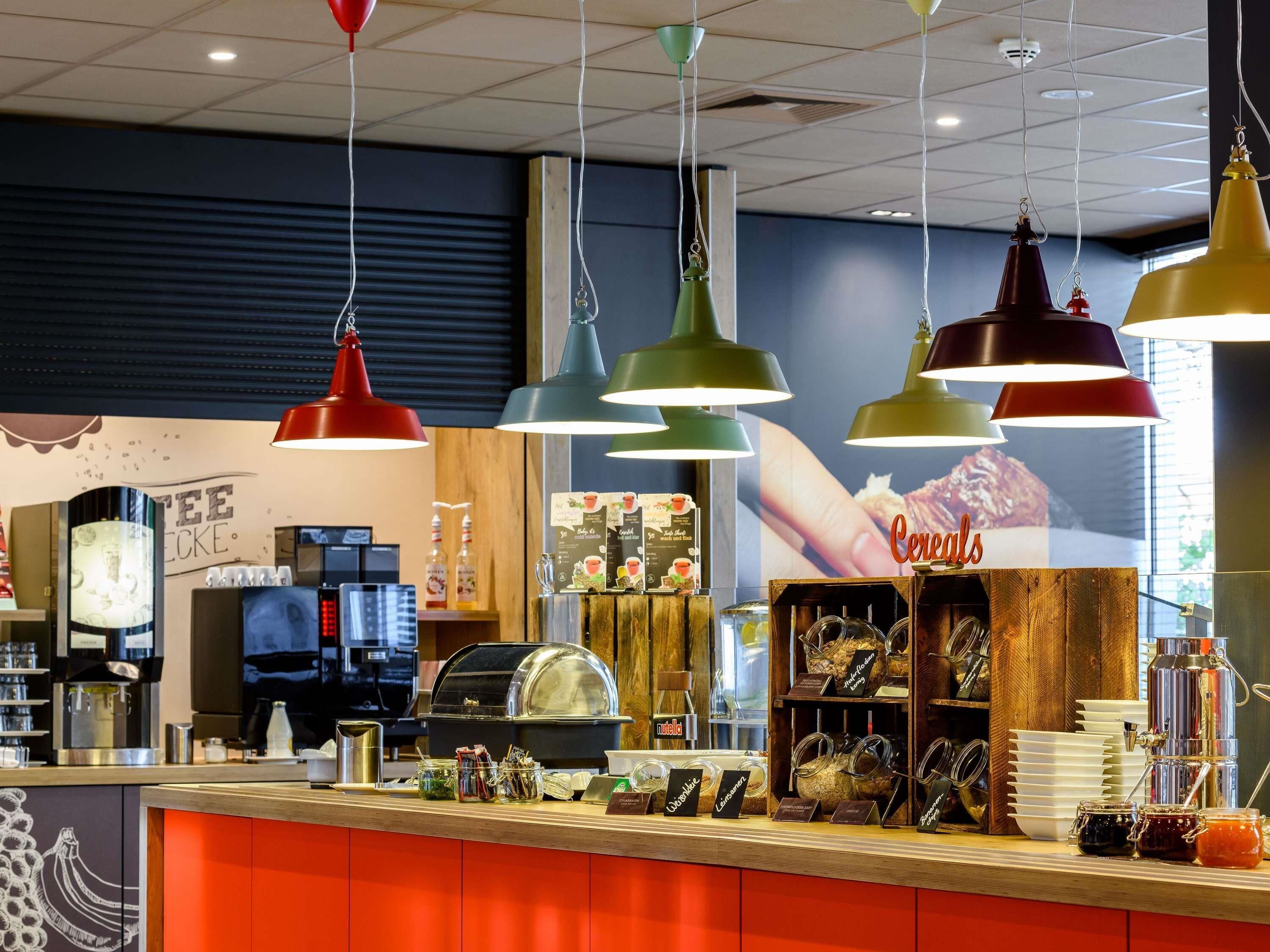 每日供應吃到飽早餐 (每人 EUR17)