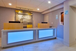 Exterior - Holiday Inn Express Fairfax - Arlington Boulevard by IHG (Fairfax)