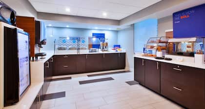 Holiday Inn Express Fairfax - Arlington Boulevard by IHG