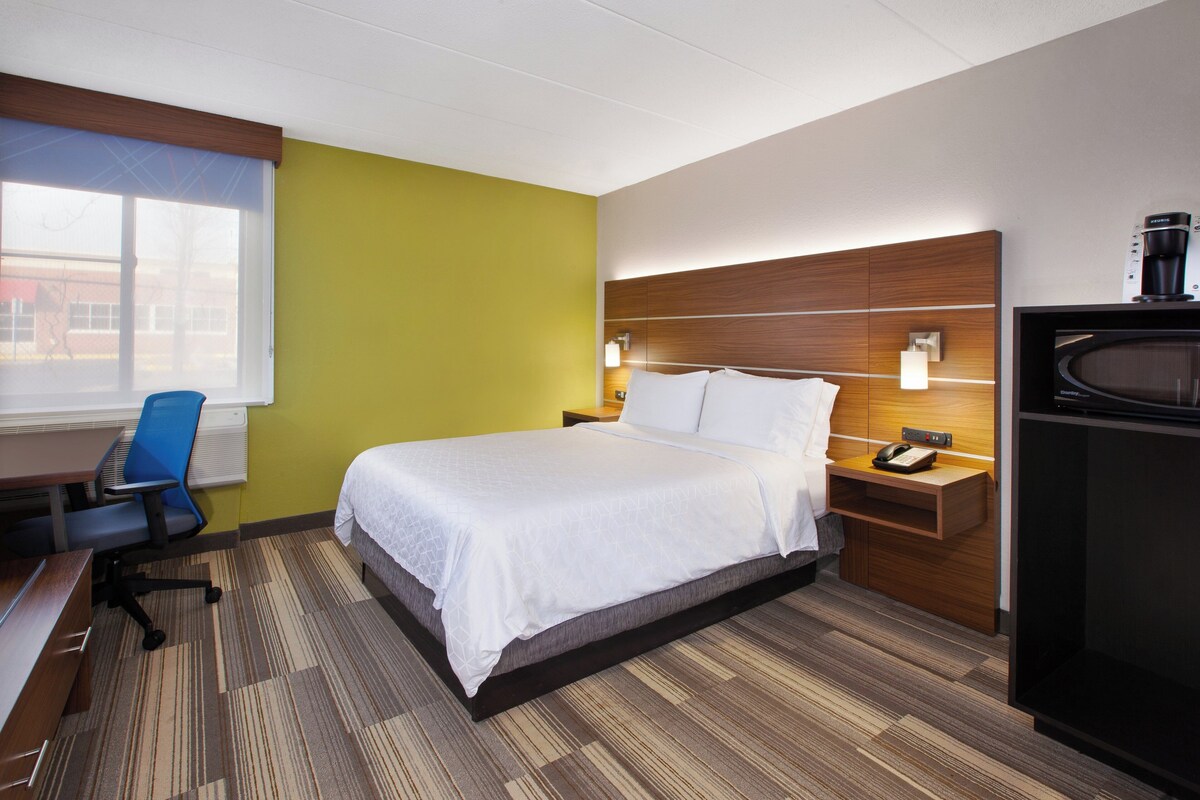 Premium bedding, down duvets, Select Comfort beds, in-room safe