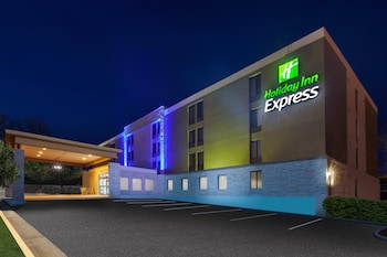 Holiday Inn Express Fairfax - Arlington Boulevard by IHG