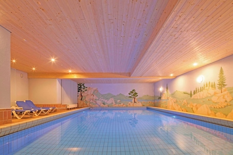 室内游泳池. 贝斯特韦斯特普拉斯黑森林酒店