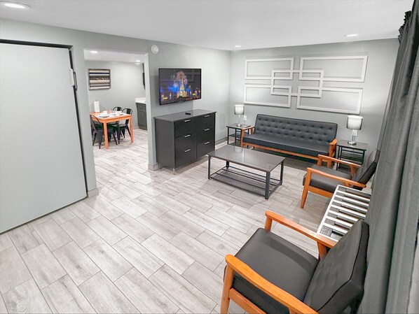 Seprai premium, tempat tidur Select Comfort, dan brankas