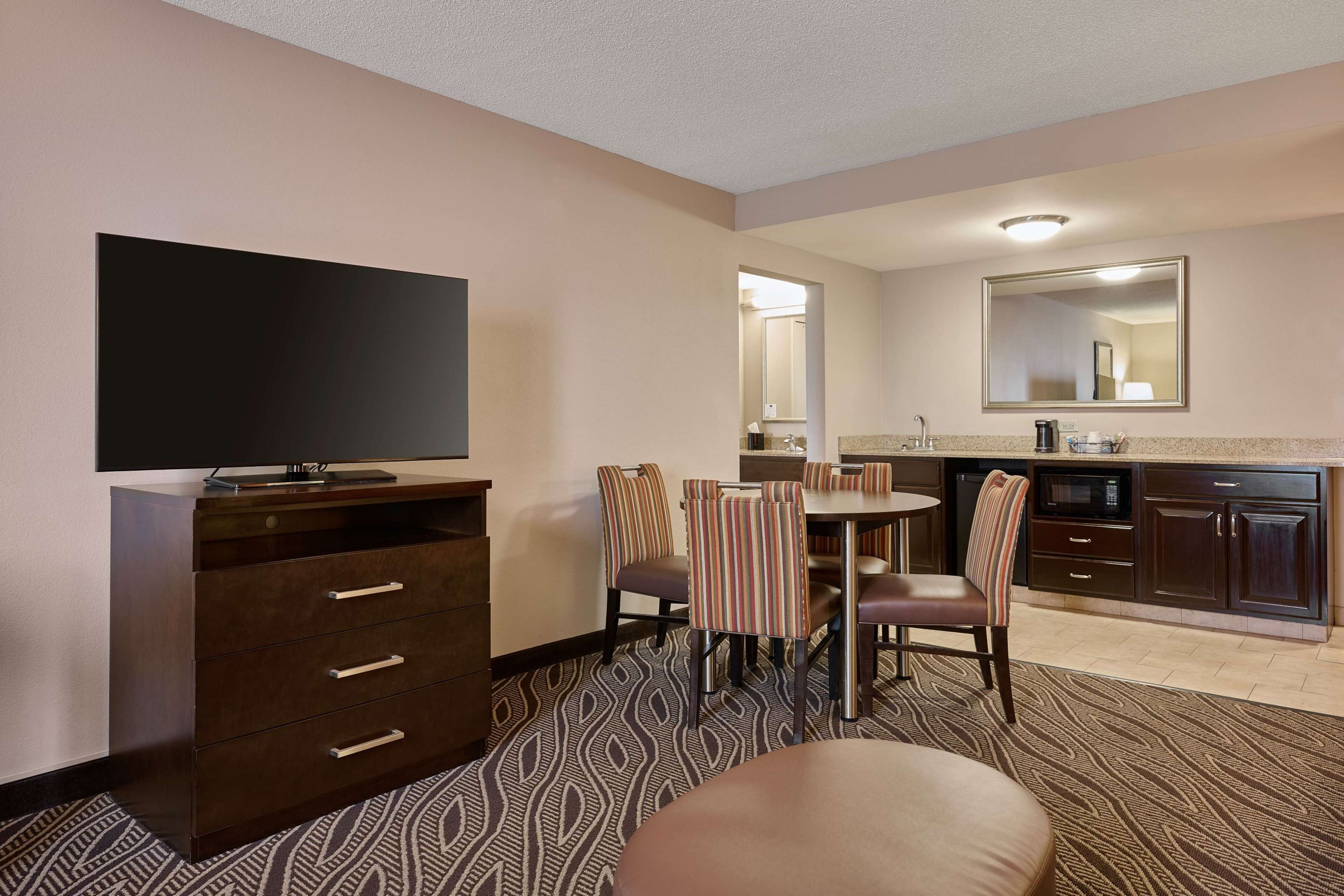 Suite, 1 King Bed, Kitchenette | Premium bedding, pillowtop beds, desk, laptop workspace