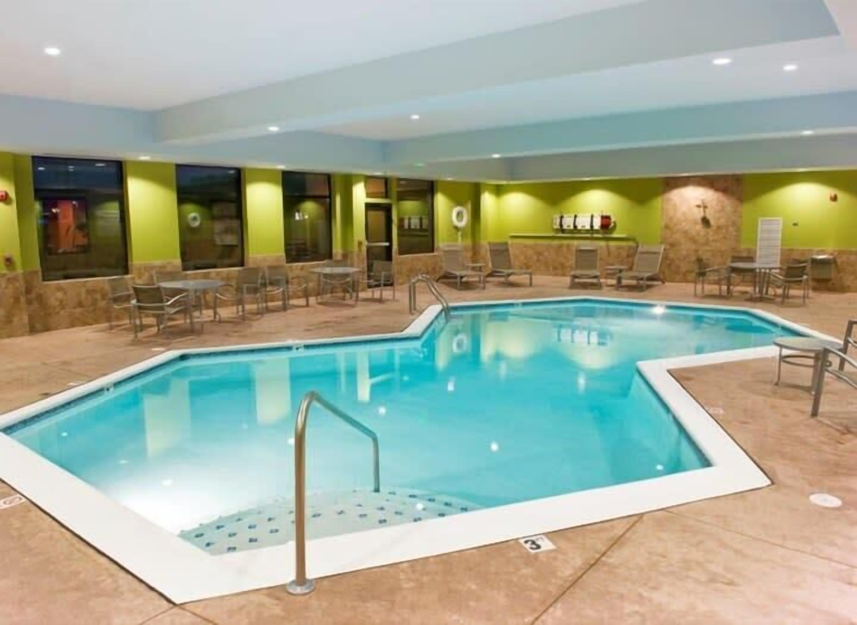 Indoor pool, pool loungers