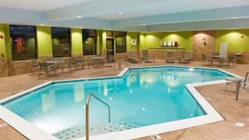 Indoor pool, sun loungers