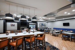Buffet déjeuner gratuit tous les jours