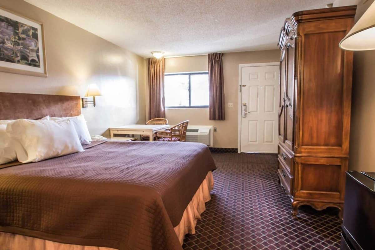 In-room safe, desk, laptop workspace, iron/ironing board