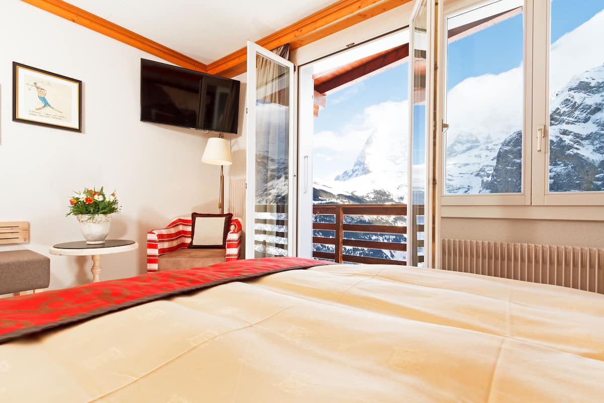 double room with eiger mountain view | minibar, in-room safe, desk, blackout curtains