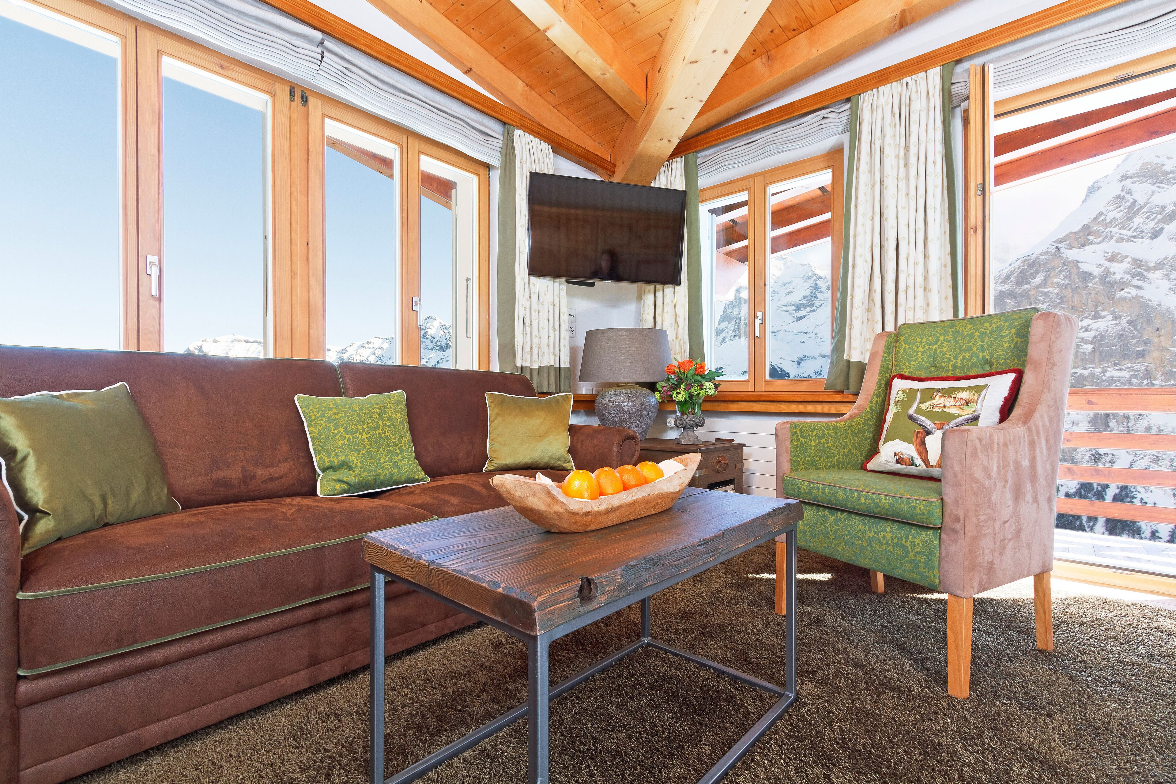 套房, 1 间卧室, 山景 | 起居区 | 30-英寸纯平电视（配备有线频道）