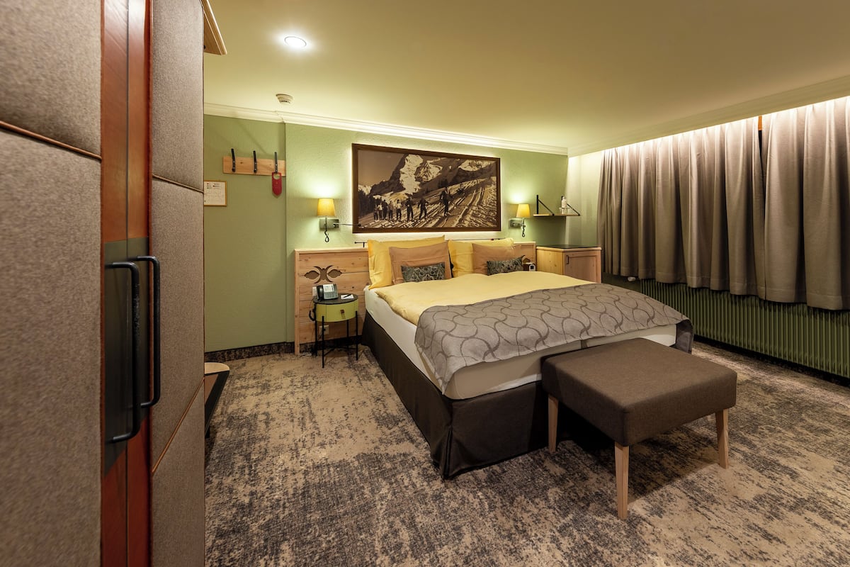 Double Room Forest Side | Minibar, in-room safe, desk, blackout drapes