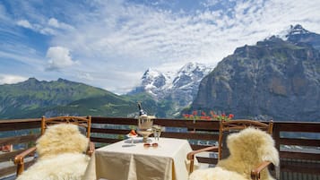 One bedroom Suite with Eiger montain view | View from room