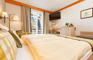 Double room with Eiger mountain view