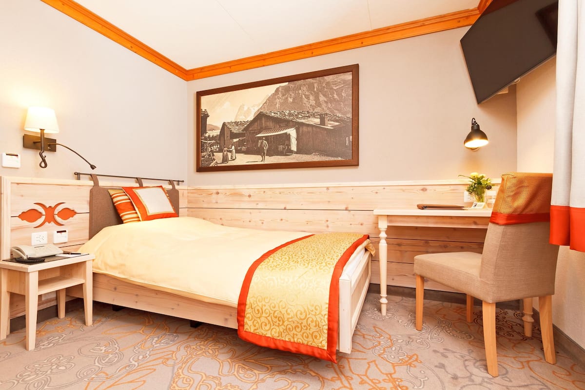Minibar, in-room safe, desk, blackout curtains