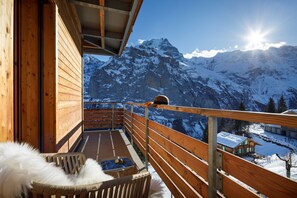 Corner Junior Suite with balcony and Eiger mountain view | Balcony