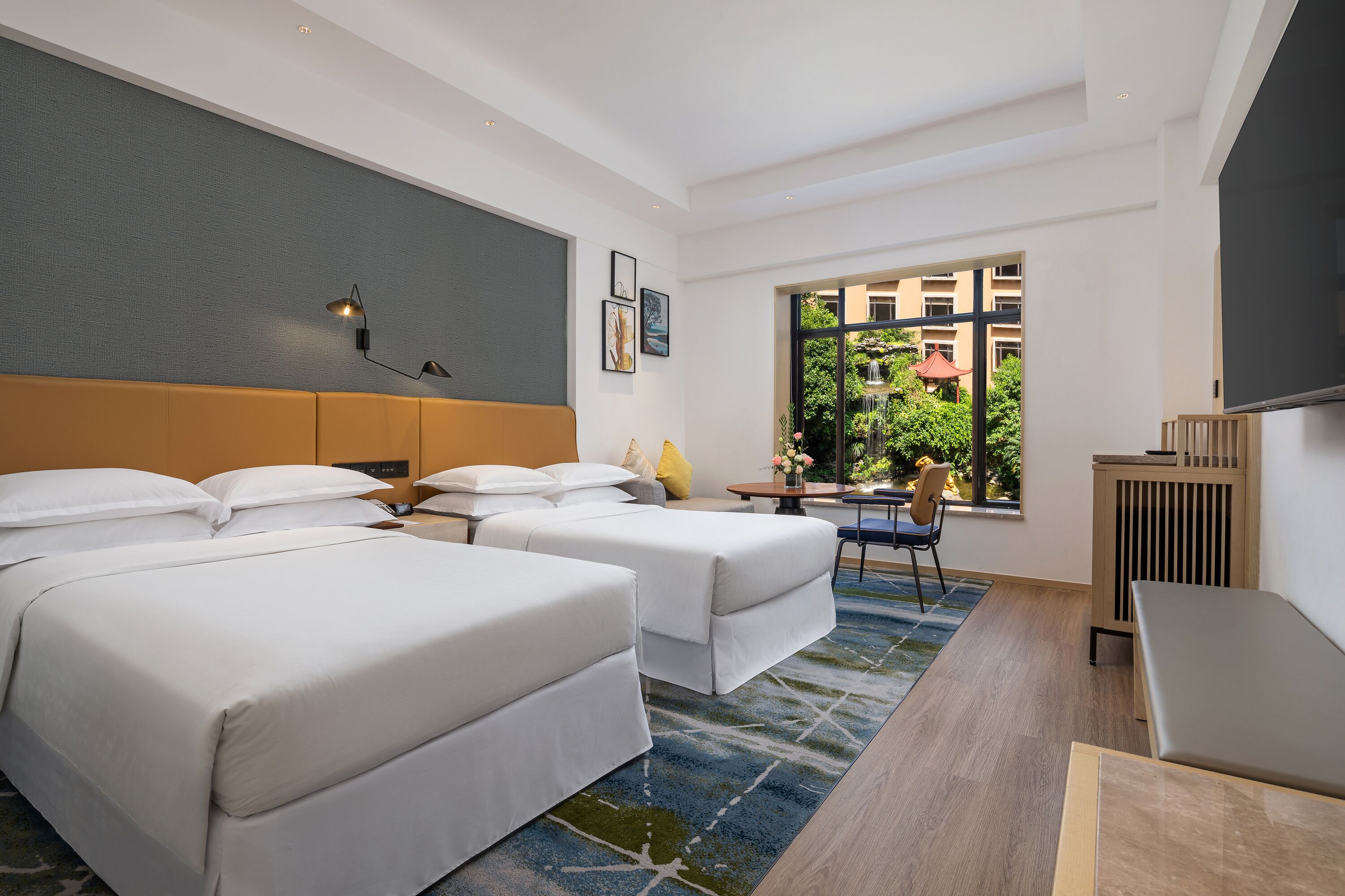 1 bedroom, premium bedding, minibar, in-room safe