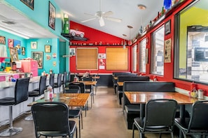 Breakfast and lunch served, American cuisine