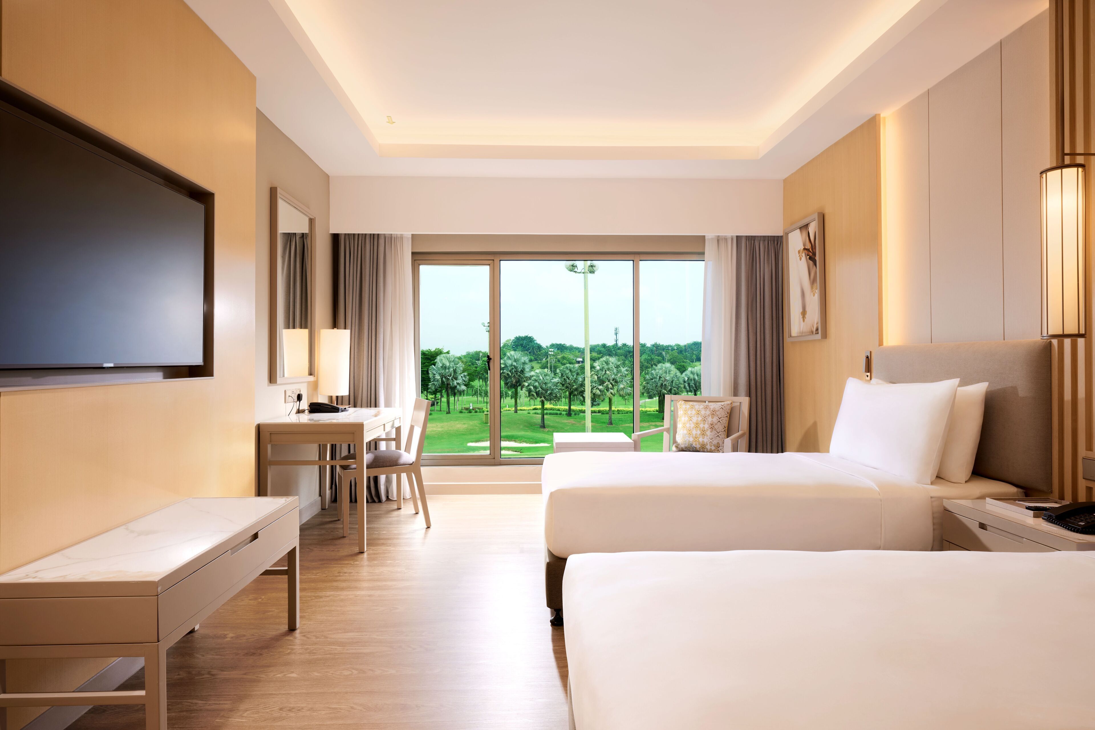 客房, 2 张单人床, 泳池景观 (Guest) | 迷你吧、客房内保险箱、办公桌、遮光窗帘