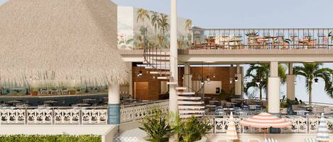 3 restaurantes; se sirve desayuno, almuerzo y cena; mariscos