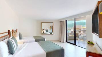 Caja de seguridad en la habitación, escritorio y cortinas blackout