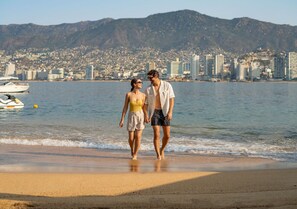 Beach nearby, snorkeling - Park Royal Beach Acapulco - All Inclusive (Acapulco)