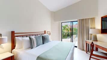 Deluxe Nature View King | In-room safe, desk, blackout drapes, iron/ironing board