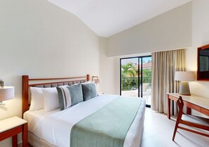 Deluxe Nature View King | Safe på rommet, skrivebord, blendingsgardiner og strykejern/-brett