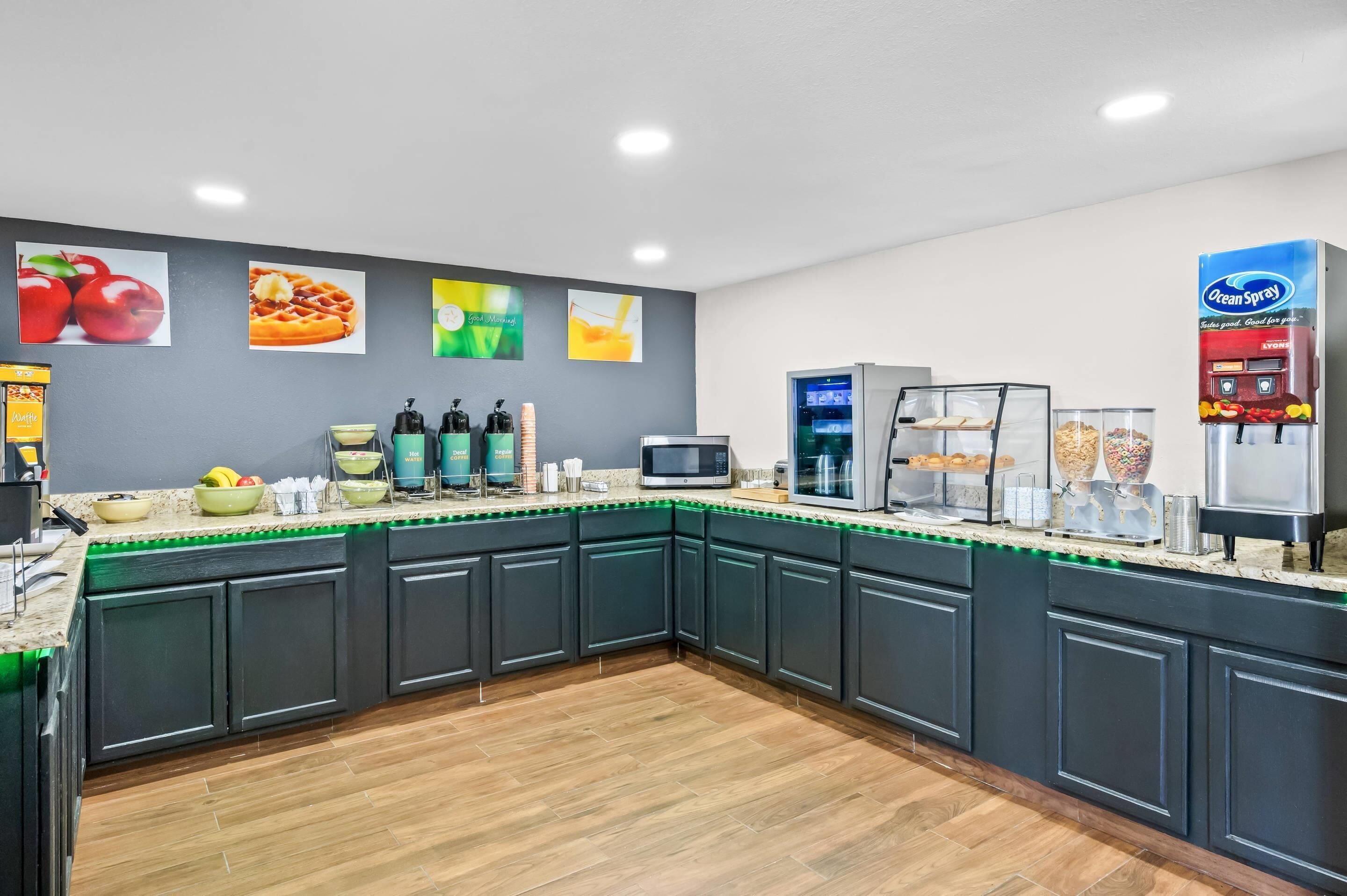 Free daily continental breakfast 