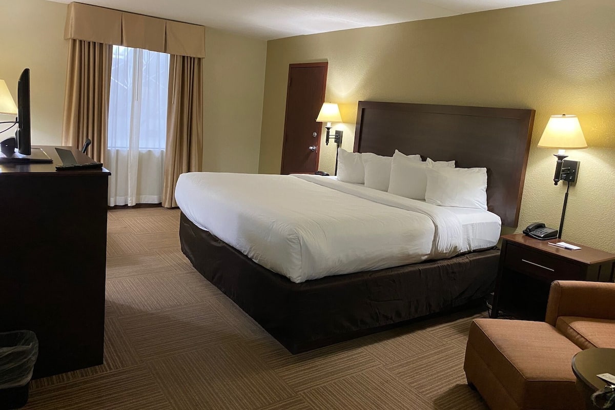 Blackout drapes, iron/ironing board, free internet, bed sheets