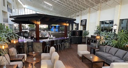 The Atrium Hotel on Third