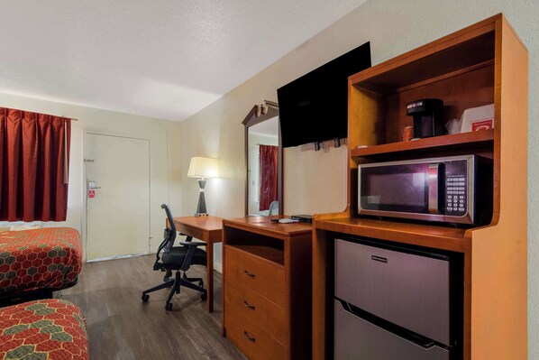 In-room safe, free WiFi, bed sheets