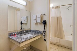 In-room safe, free WiFi, bed sheets