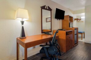 In-room safe, free WiFi, bed sheets
