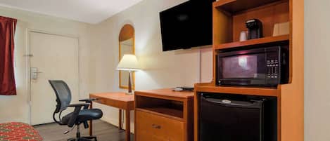 In-room safe, free WiFi, bed sheets