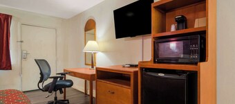 Econo Lodge Goldsboro Hwy 70