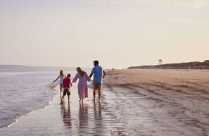 Beach nearby, free beach shuttle, sun loungers, beach umbrellas