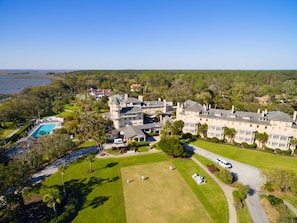 In-room safe, desk, laptop workspace, blackout curtains - Jekyll Island Club Resort (Jekyll Island)
