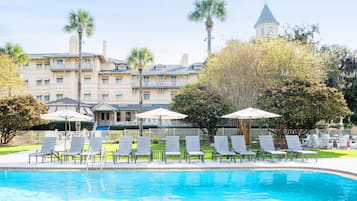 Hồ bơi ngoài trời, mở cửa từ 9:00 đến 21:00, dù/ô trên bãi biển/hồ bơi