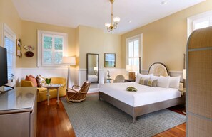 Cherokee Deluxe King | Két bảo mật tại phòng, bàn, khu vực làm việc phù hợp cho laptop 