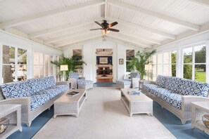 Khu tiếp khách ở sảnh