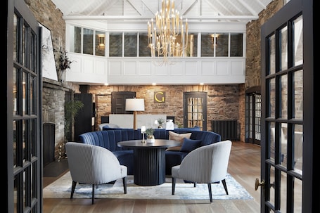Lobby lounge