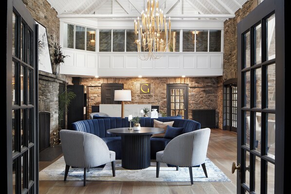 Lobby lounge