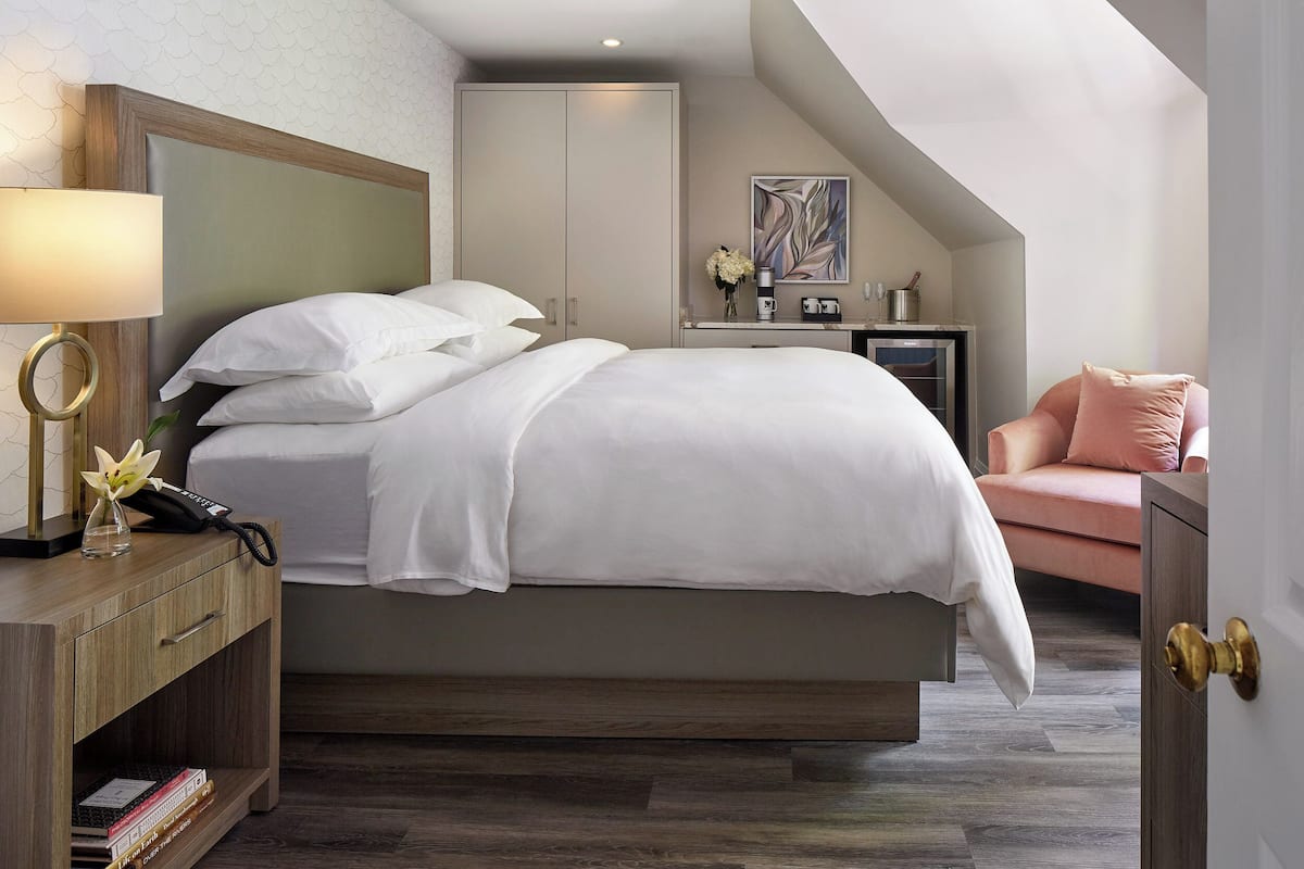 Guest Room Queen | Egyptian cotton sheets, premium bedding, down comforters