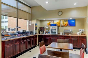 Desayuno continental gratuito y diario