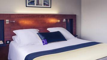 Standard Room, 1 Double Bed | Minibar, in-room safe, desk, blackout drapes