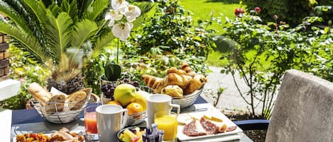 Desayuno buffet (EUR 19 por persona)