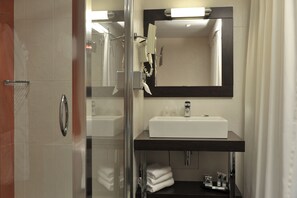 Privilege, Kamer, 1 tweepersoonsbed | Badkamer |  milieuvriendelijk toiletgerief, een haardroger, handdoeken