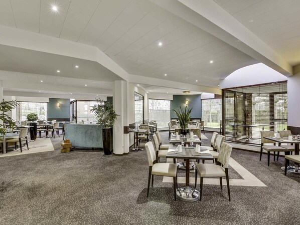 Lunch and dinner served - Mercure Maurepas Saint Quentin (Maurepas)