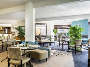 Lunch and dinner served, Regional cuisine - Mercure Maurepas Saint Quentin (Maurepas)